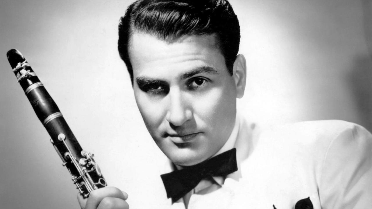 Artie Shaw mit Klarinette, ungefähr 1940 Artie Shaw mit Klarinette, ungefähr 1940
