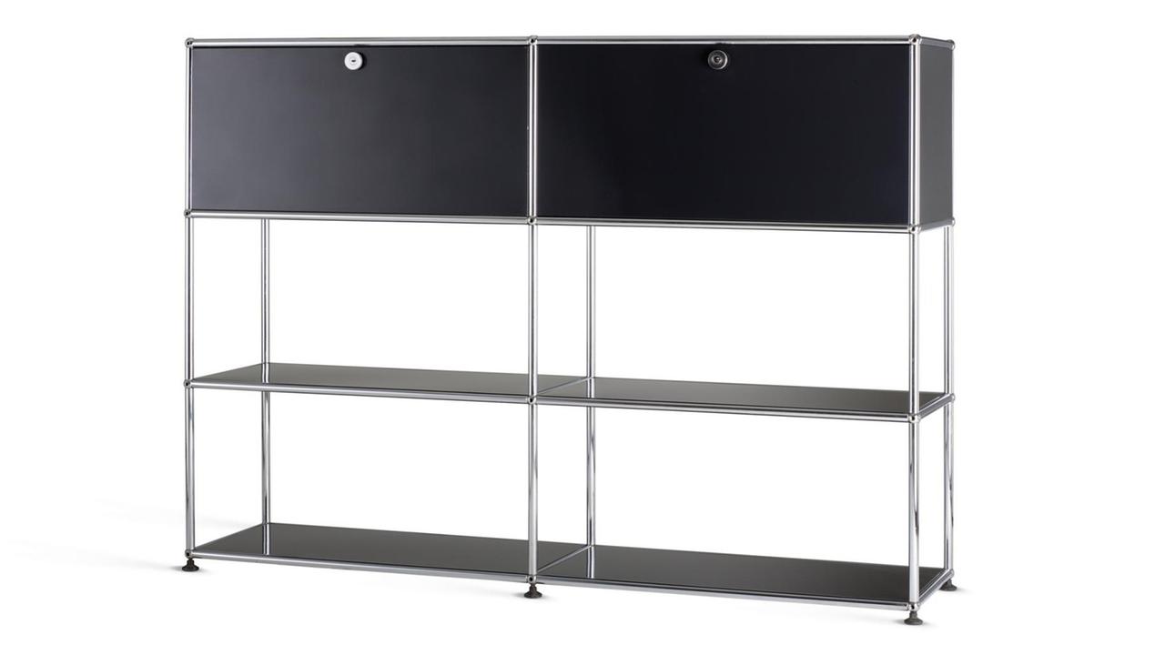 Ein Sideboard von Fritz Haller und Paul Schärer, vom USM Möbelbausystem Haller, aus dem Jahr 1964. Ein Sideboard von Fritz Haller und Paul Schärer, vom USM Möbelbausystem Haller, aus dem Jahr 1964.