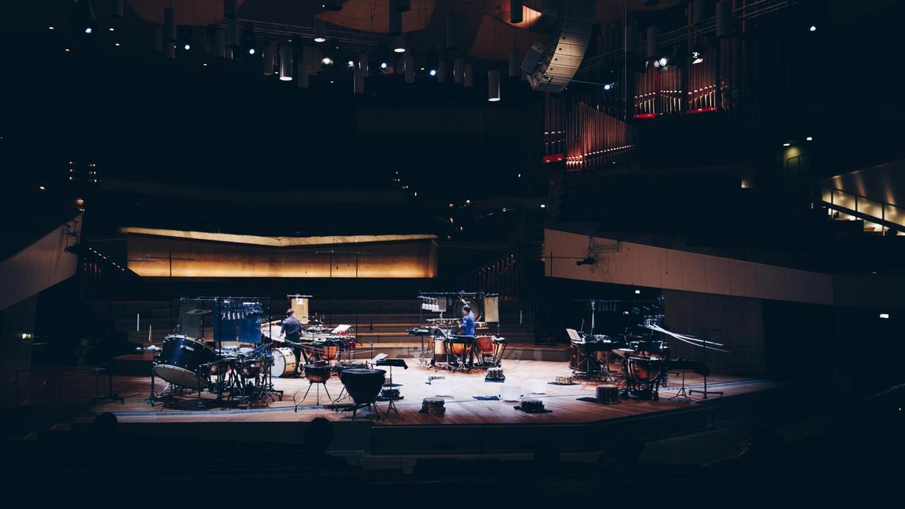 Die Schlagzeuger Dirk Rothbrust (li.) und Christian Dierstein am 07.09.2020 in der Berliner Philharmonie Die Schlagzeuger Dirk Rothbrust (li.) und Christian Dierstein am 07.09.2020 in der Berliner Philharmonie