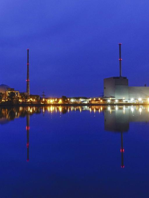 Atomkraftwerk Ohu bei Landshut bei Nacht