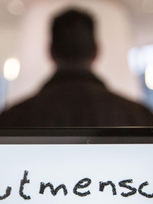 "Gutmensch" steht nach der Bekanntgabe als "Unwort des Jahres 2015" auf einem Computerbildschirm.