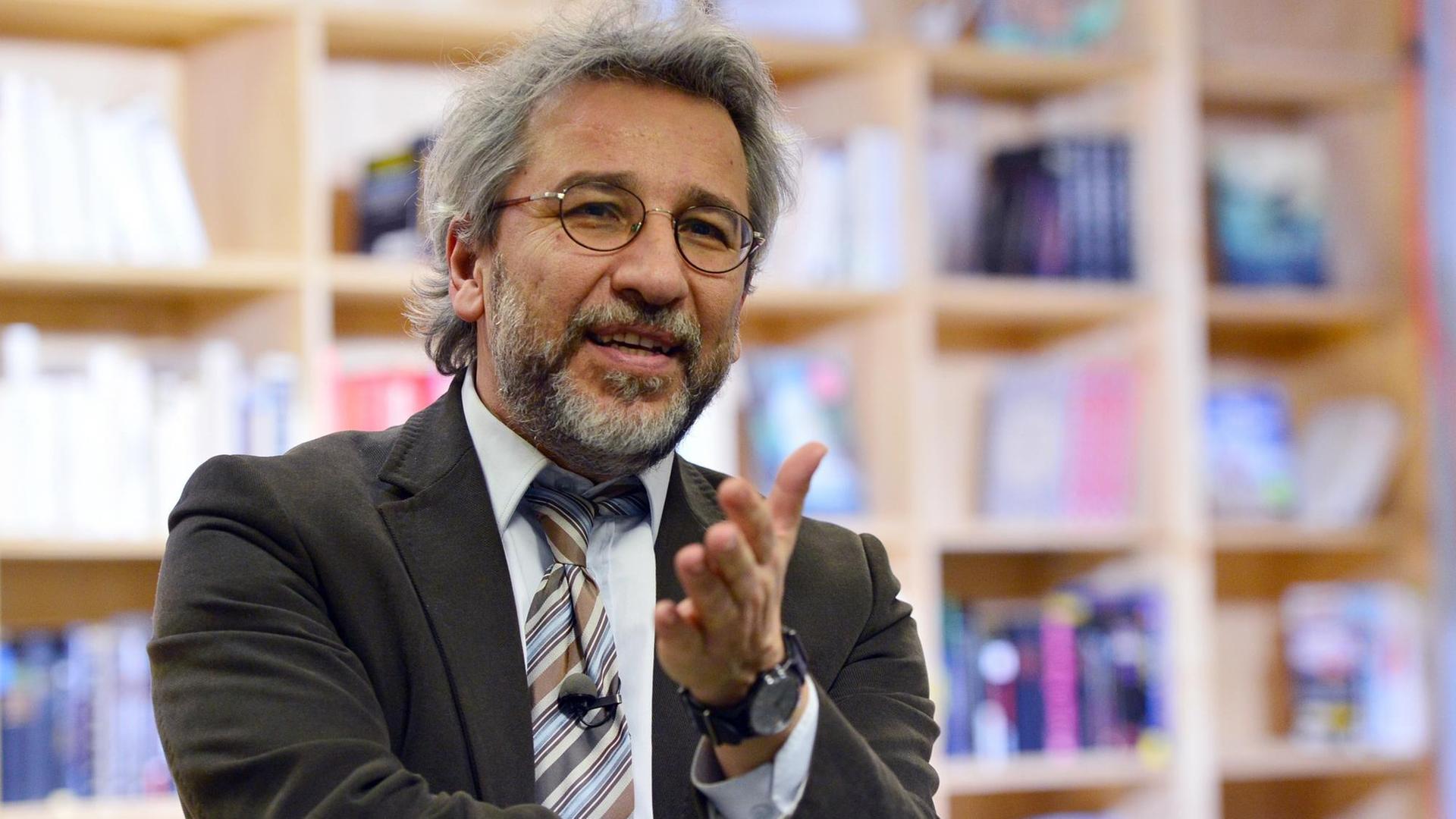 Der türkische Journalist Can Dündar bei der Eröffnung des Online-Magazins Özgürüz Der türkische Journalist Can Dündar bei der Eröffnung des Online-Magazins Özgürüz