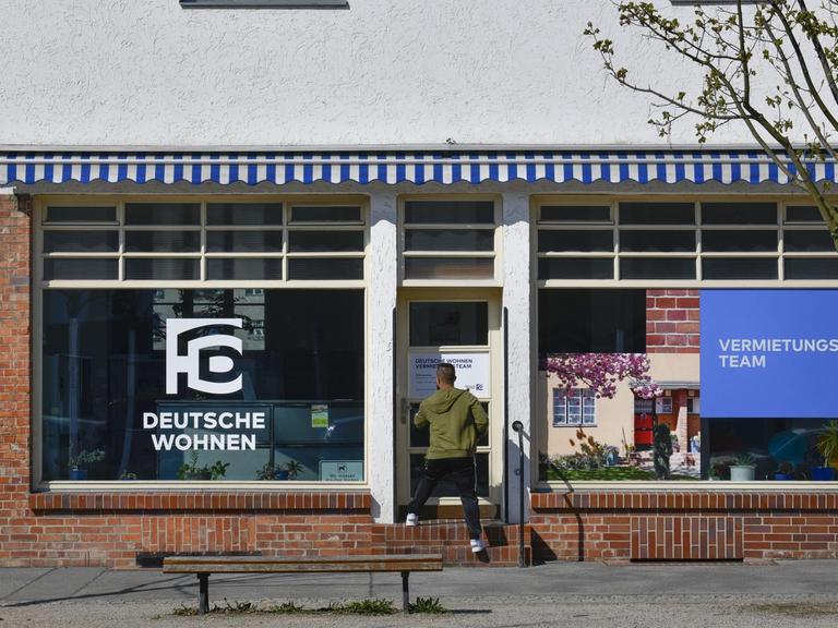 Büro von "Deutsche Wohnen" in der Hufeisensiedlung in Berlin-Britz