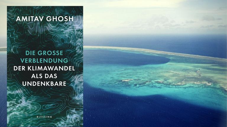 Buchcover "Die große Verblendung" von Amitav Gosh. rechts im Hintergrund eine Luftaufnahme der Marshall-Inseln Buchcover "Die große Verblendung" von Amitav Gosh. rechts im Hintergrund eine Luftaufnahme der Marshall-Inseln