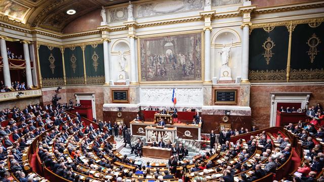 Ein Blick in das Plenum des französischen Parlaments, der "Assemblée Nationale" in Paris.
