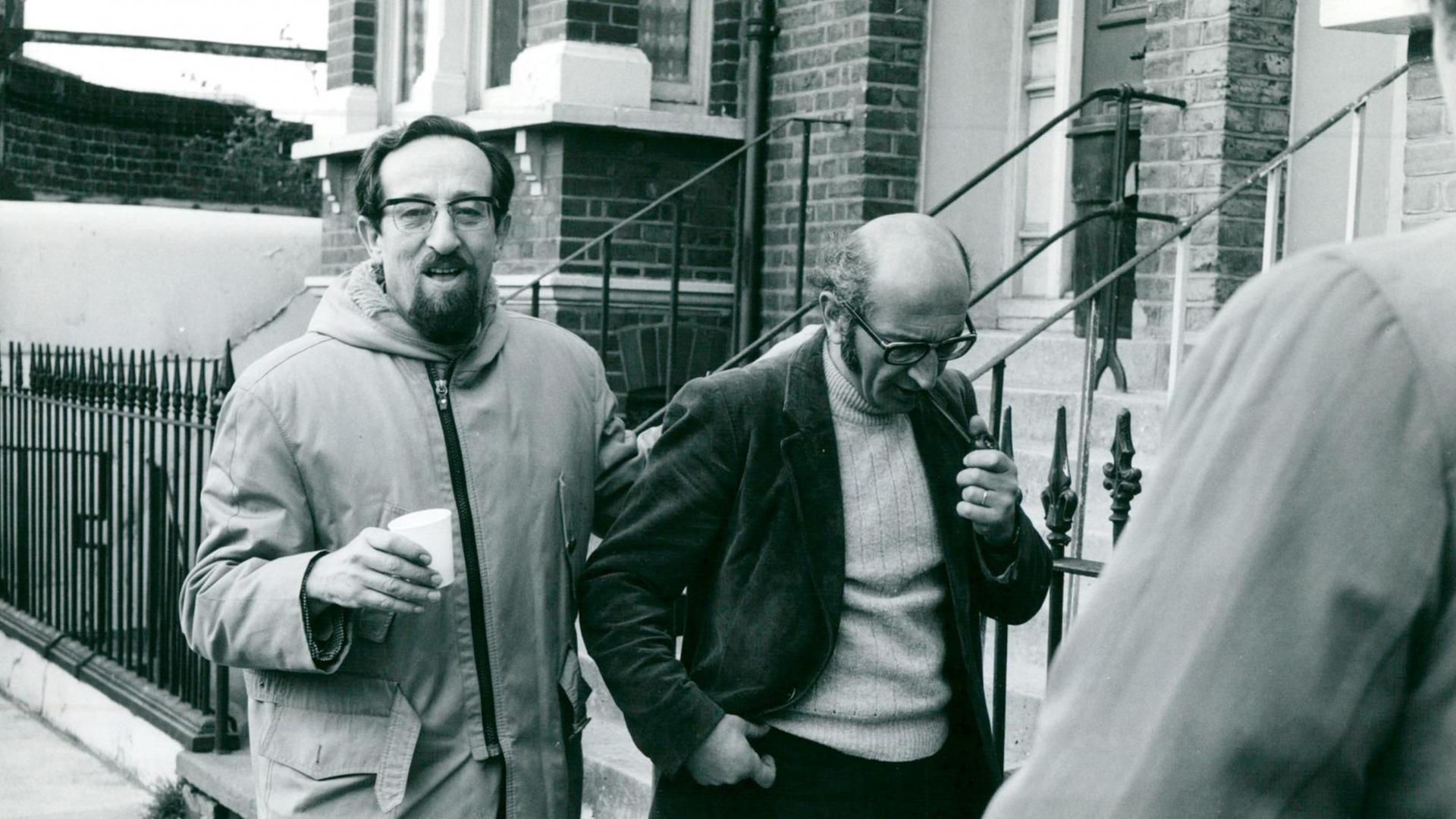 Der Regisseur des Filmes, Karl Fruchtmann (links) und Kameramann Jerzy Lipman am Filmset. Der Regisseur des Filmes, Karl Fruchtmann (links) und Kameramann Jerzy Lipman am Filmset.
