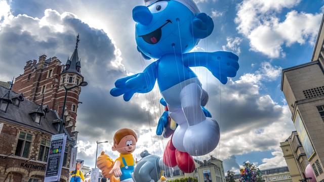 Die "Ballon-Parade" mit den überdimensional aufgeblasenen Schlümpfen und anderen Figuren beim 9. "Comic Strip Festival" in Brüssel 2018