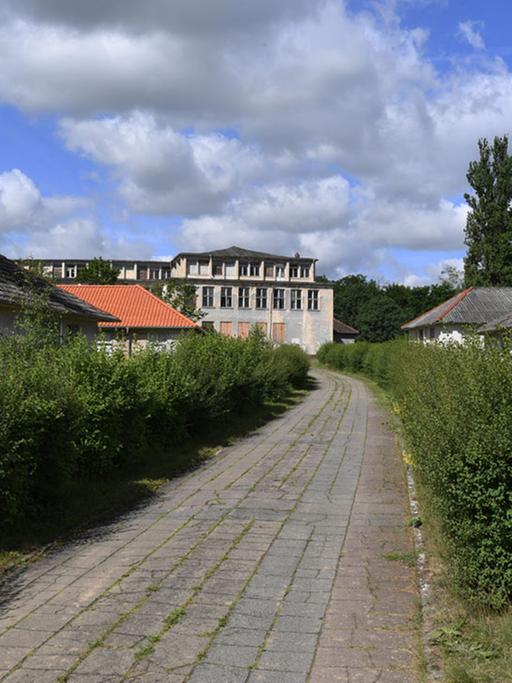 Gebäude auf dem Gelände des ehemaligen Olympischen Dorfes, aufgenommen am 04.07.2017 in Elstal (Brandenburg).