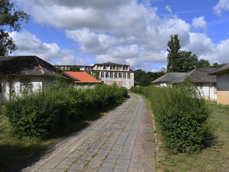 Gebäude auf dem Gelände des ehemaligen Olympischen Dorfes, aufgenommen am 04.07.2017 in Elstal (Brandenburg).