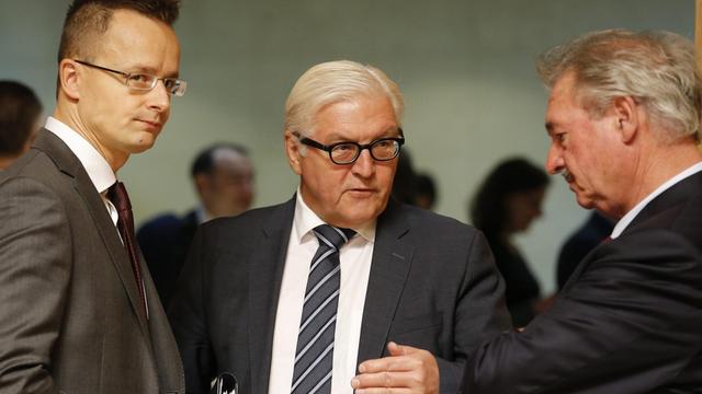 Peter Szijjarto (Ungarn), Frank-Walter Steinmeier (Deutschland) und Jean Asselborn (Luxemburg) beim Treffen der EU-Außenminister (12.10.2015).