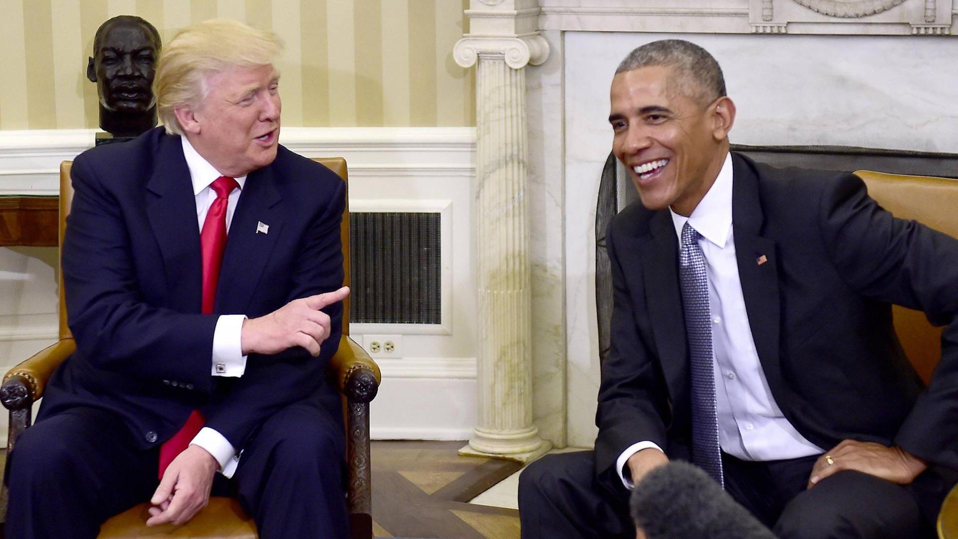 Der gewählte Präsident Donald Trump bei seinem ersten Besuch bei Amtsinhaber Barack Obama im Weißen Haus. Der gewählte Präsident Donald Trump bei seinem ersten Besuch bei Amtsinhaber Barack Obama im Weißen Haus.