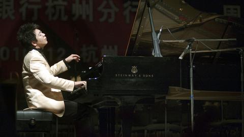 Der chinesische Pianist Lang Lang während seines Neujahrskonzerts in Hangzhou City in China im Jahr 2010