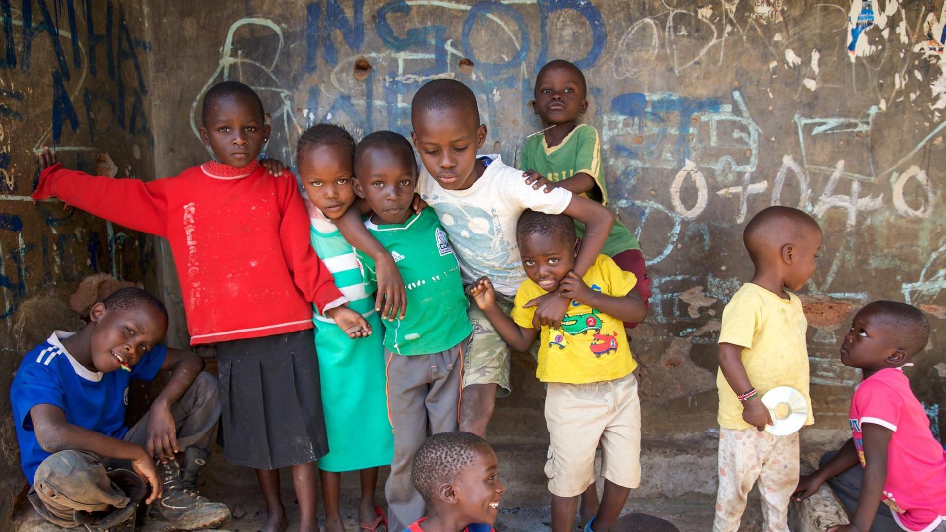 Mathare ist ein Slum in Nairobi, Kenia. Eine Ambulanz der German Doctors ist die einzige medizinische Einrichtung für Zehntausende von Menschen. Mathare ist ein Slum in Nairobi, Kenia. Eine Ambulanz der German Doctors ist die einzige medizinische Einrichtung für Zehntausende von Menschen.