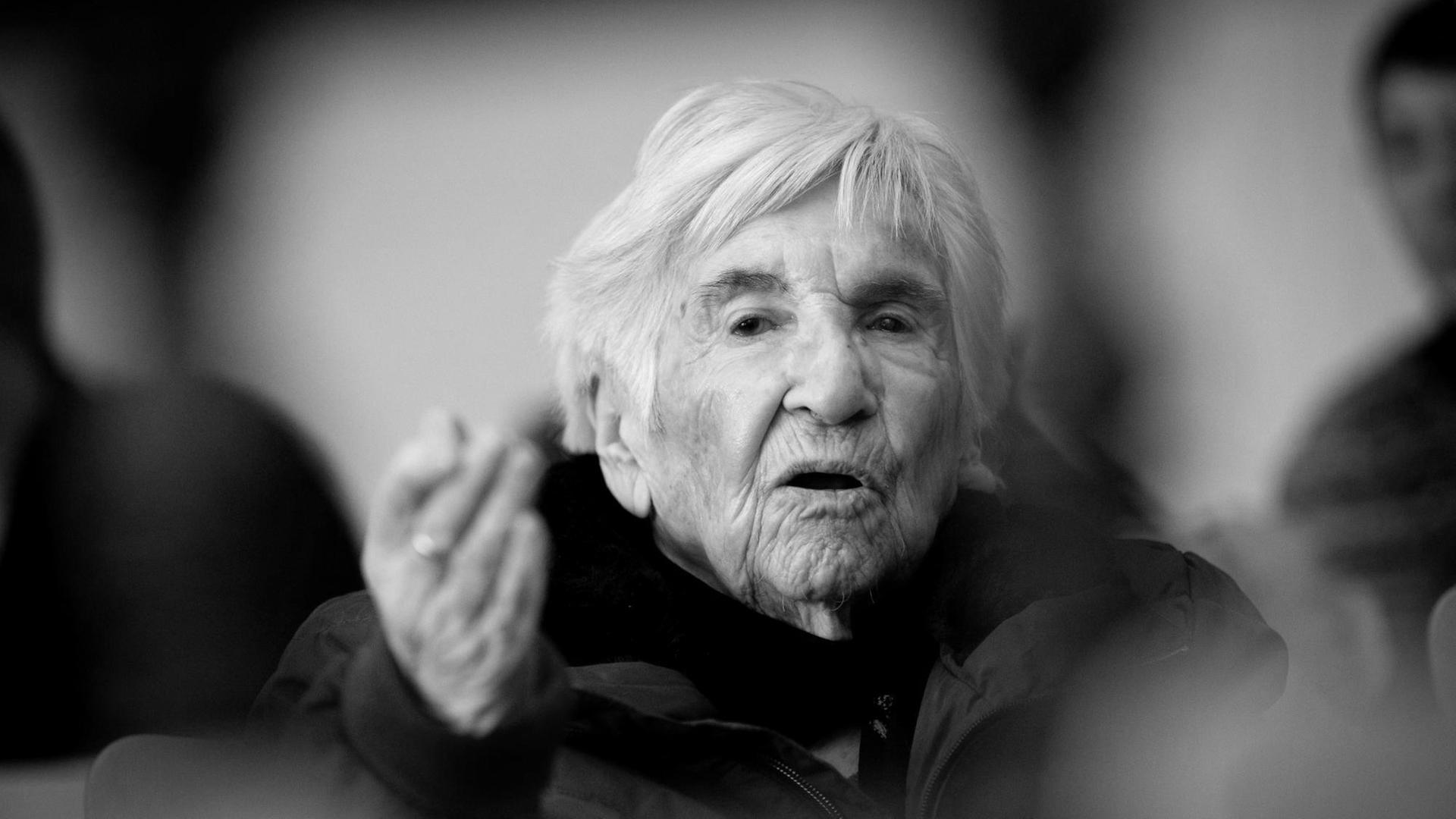 Esther Bejarano ist tot. Esther Bejarano ist tot.
