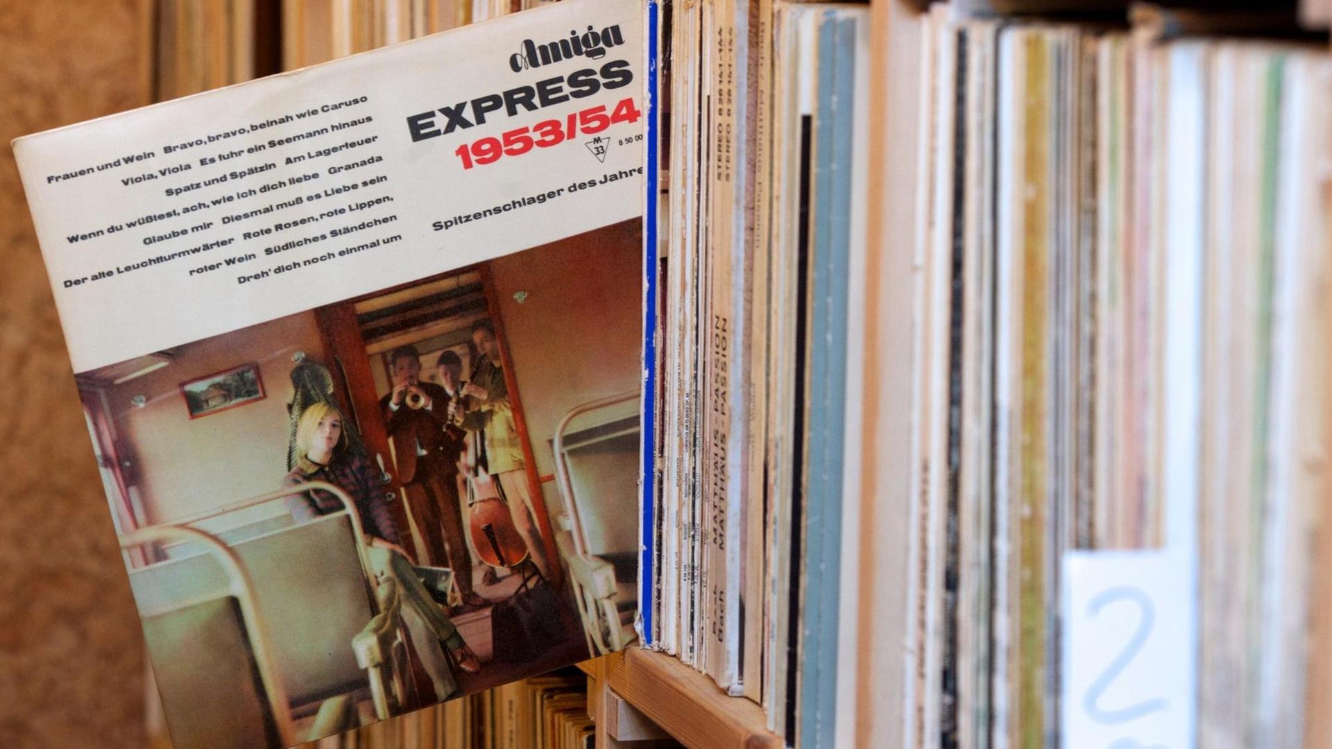 Die erste Schallplatte des VEB Deutsche Schallplatten Berlin "Amiga", "Amiga Express 1953/54" Die erste Schallplatte des VEB Deutsche Schallplatten Berlin "Amiga", "Amiga Express 1953/54"