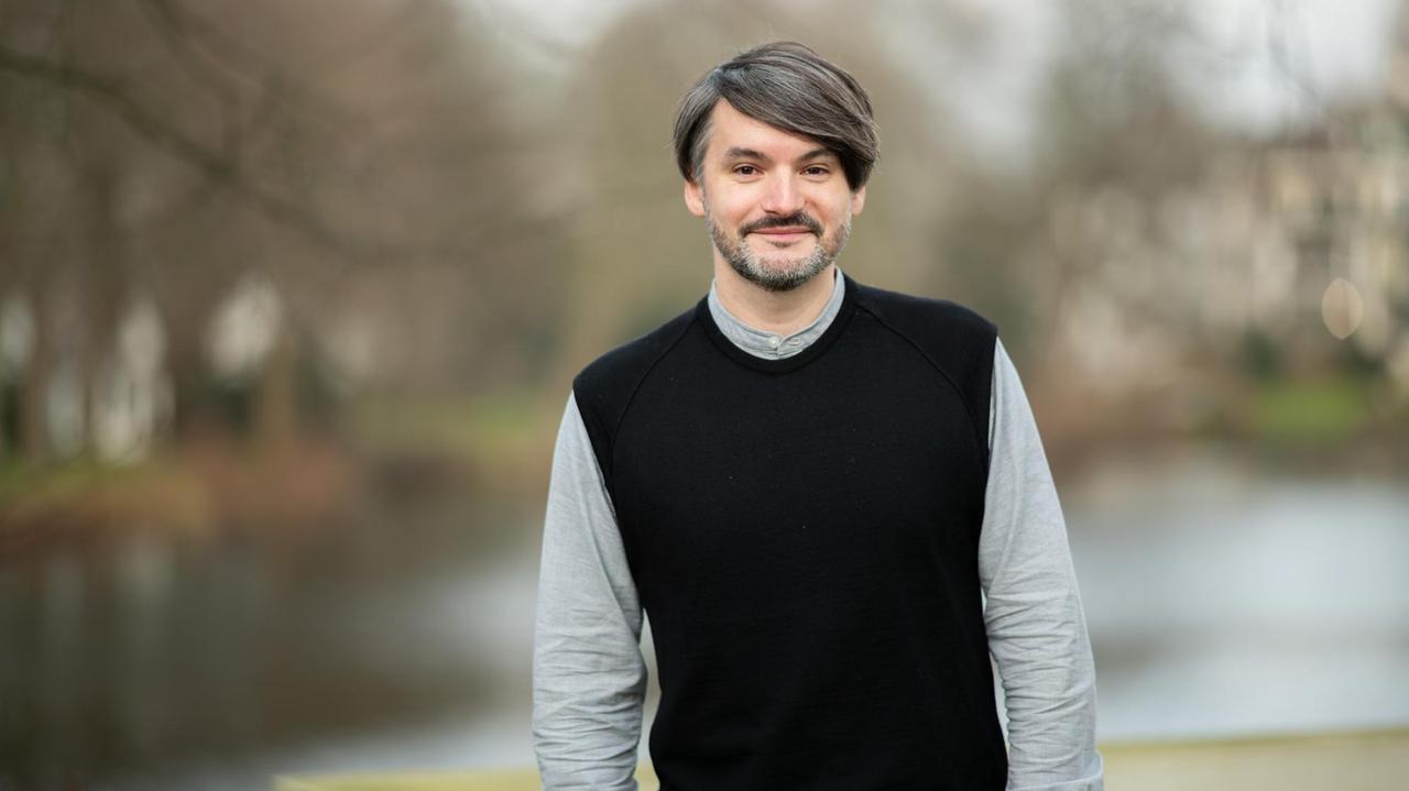 Saša Stanišić im Porträt. Saša Stanišić im Porträt.
