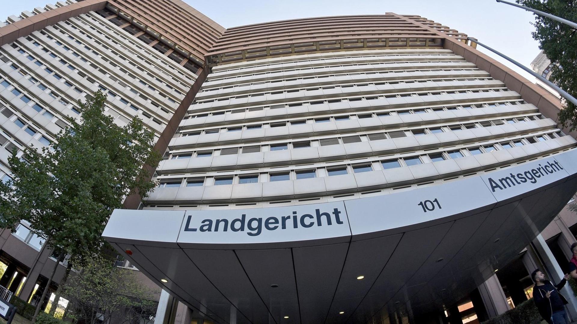 Das Gebäude des Land- und Amtsgerichtes, aufgenommen am 21.09.2016 in Köln (Nordrhein-Westfalen).