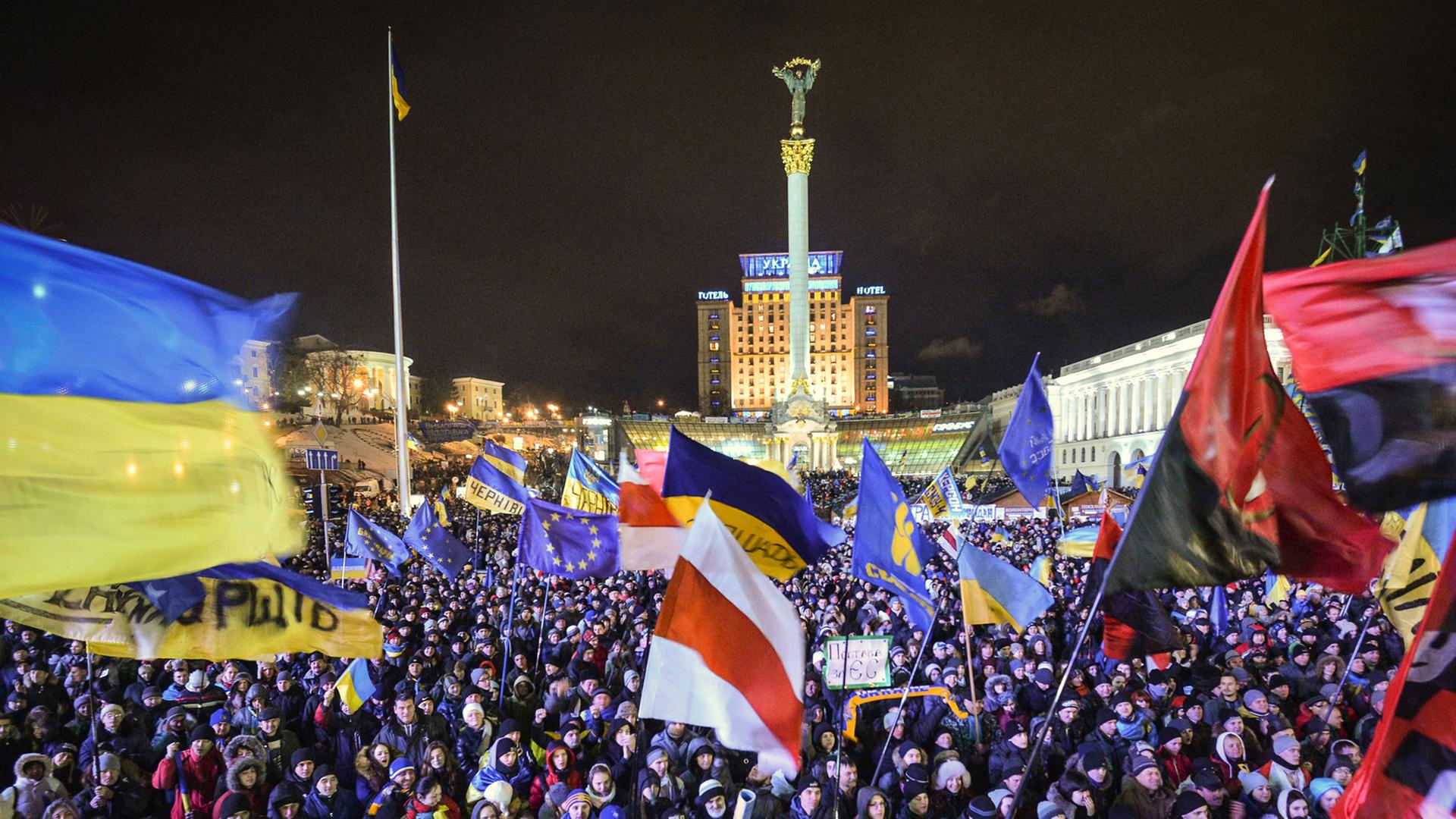 Protestierende Menschenmenge auf dem Maidan