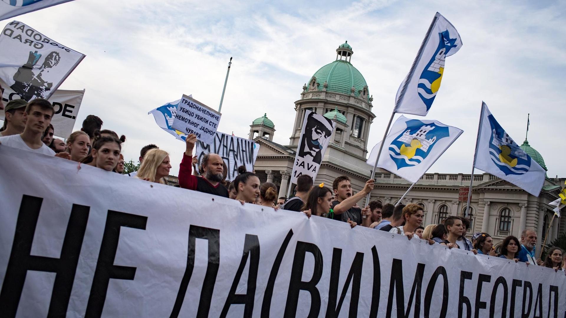 Proteste gegen das Belgrade Waterfrond am 11.06.2016. Proteste gegen das Belgrade Waterfrond am 11.06.2016.