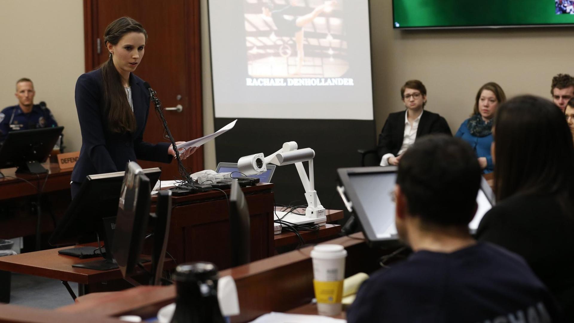 Rachael Denhollander ist eine von 150 Betroffenen, die im Prozess gegen den früheren Teamarzt der US-Turnerinnen, Larry Nassar, ausgesagt hat. Rachael Denhollander ist eine von 150 Betroffenen, die im Prozess gegen den früheren Teamarzt der US-Turnerinnen, Larry Nassar, ausgesagt hat.
