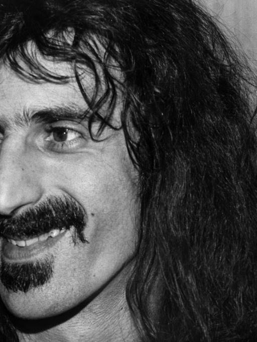 Der amerikanische Komponist und Rockmusiker Frank Zappa, Bandleader der Gruppe "Mother of Invention", aufgenommen in Oslo am 25.02.1976.