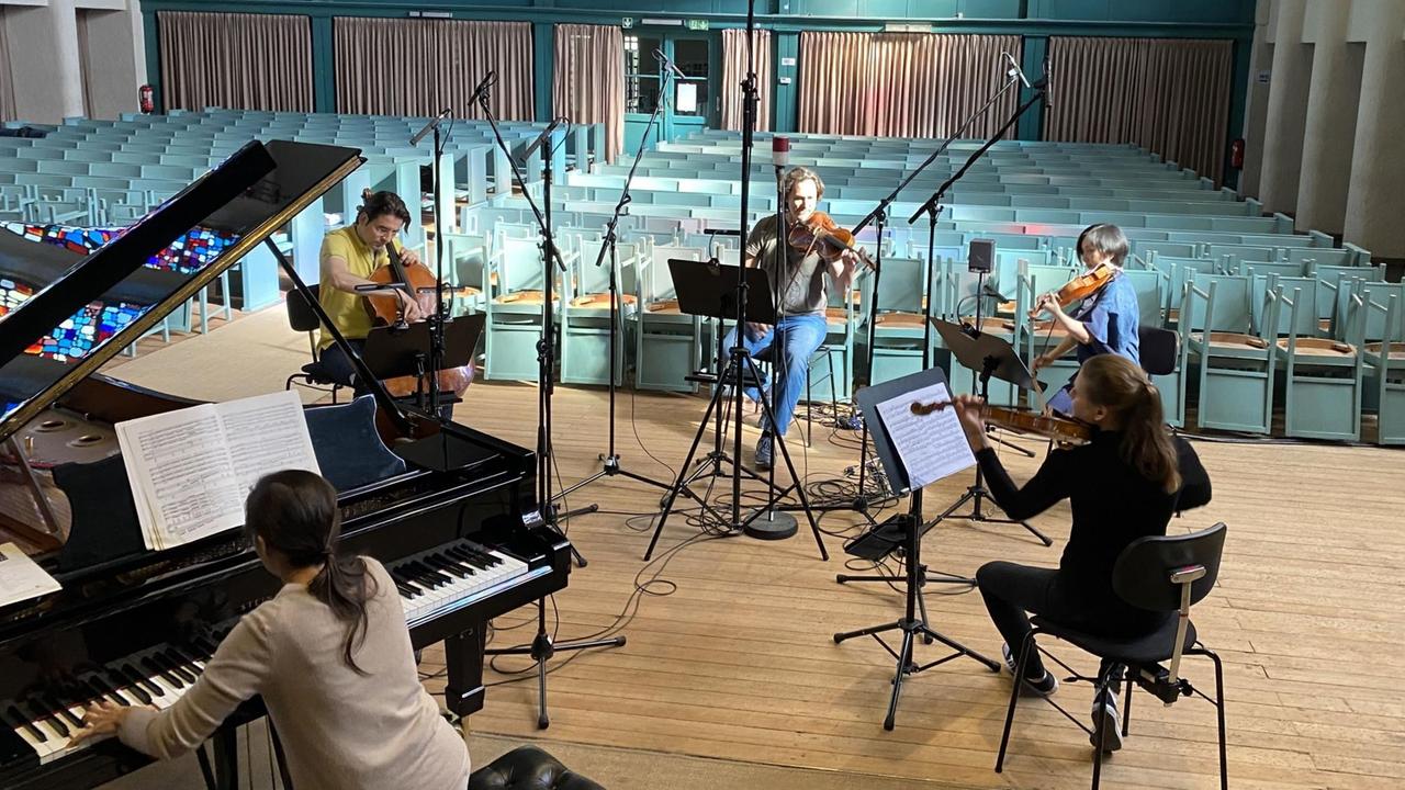 Musiker des DSO Berlin spielen das Klavierquintett von D. Schostakowitsch Musiker des DSO Berlin spielen das Klavierquintett von D. Schostakowitsch