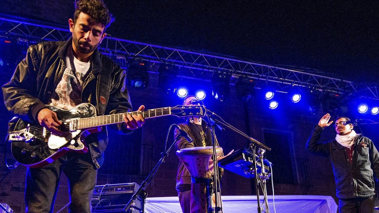 Die palästinensische Band 47Soul auf der Bühne beim Womad Music Festival im spanischen Caceres, aufgenommen am 6.5.2016
