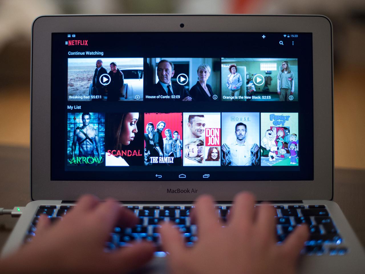 Eine Seite der Videostreaming-Firma Netflix ist auf einem Laptop-Bildschirm zu sehen. Eine Seite der Videostreaming-Firma Netflix ist auf einem Laptop-Bildschirm zu sehen.