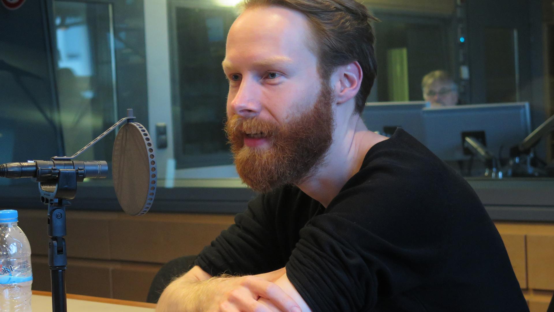 Der Hamburger Sänger und Liedermacher Enno Bunger zu Gast bei Deutschlandradio Kultur. Der Hamburger Sänger und Liedermacher Enno Bunger zu Gast bei Deutschlandradio Kultur.