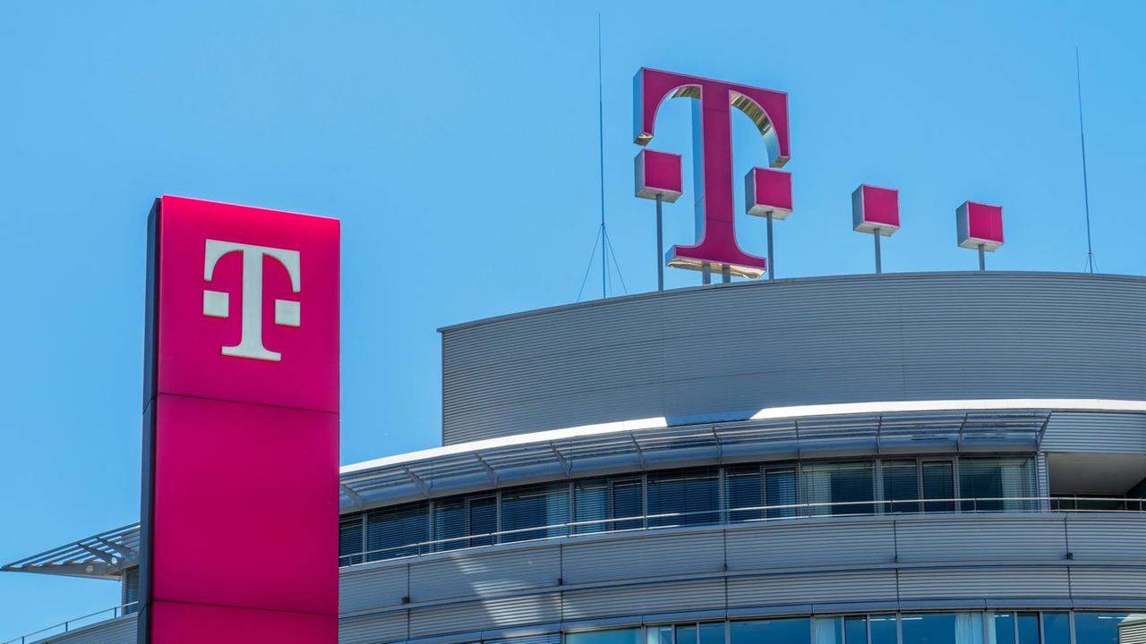 Hauptsitz der Deutschen Telekom AG in Bonn. Hauptsitz der Deutschen Telekom AG in Bonn.