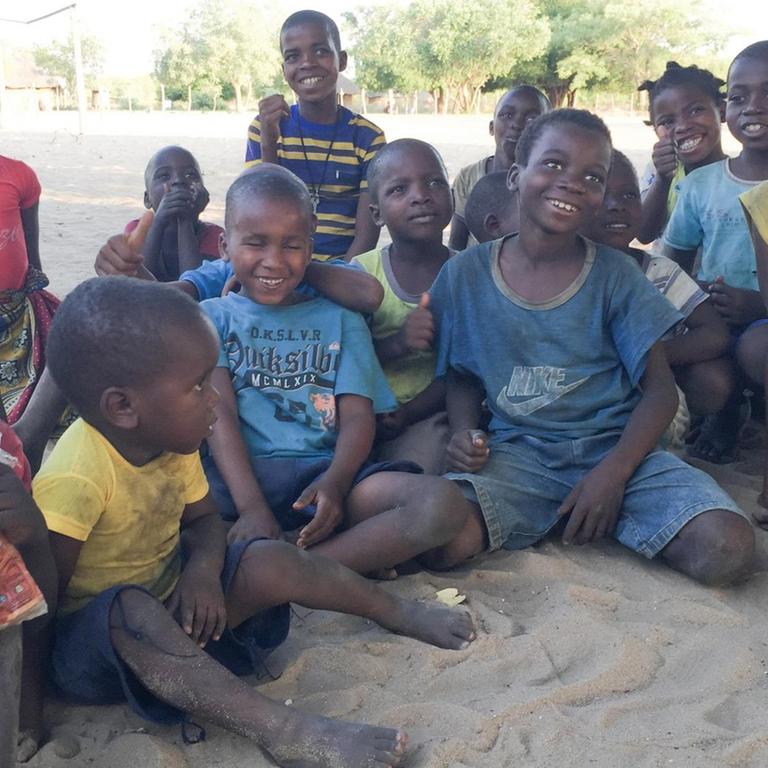 Dorfkinder in Mosambik