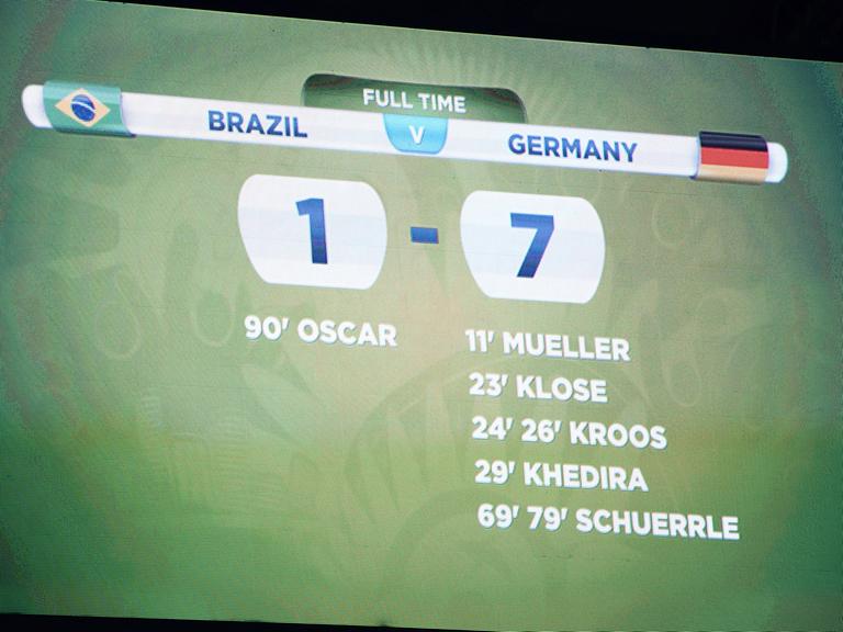 Die Anzeigetafel im WM-Stadion in Belo Horizonte zeigt das Ergebnis des Halbfinales Brasilien gegen Deutschland.