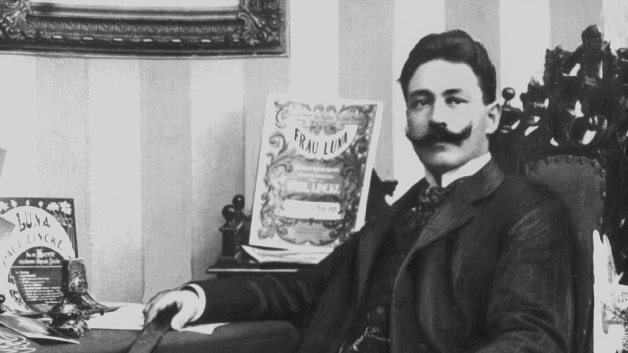 Der deutsche Komponist und Musikverleger Paul Lincke (1866–1946) in einer Aufnahme um 1905 Der deutsche Komponist und Musikverleger Paul Lincke (1866–1946) in einer Aufnahme um 1905