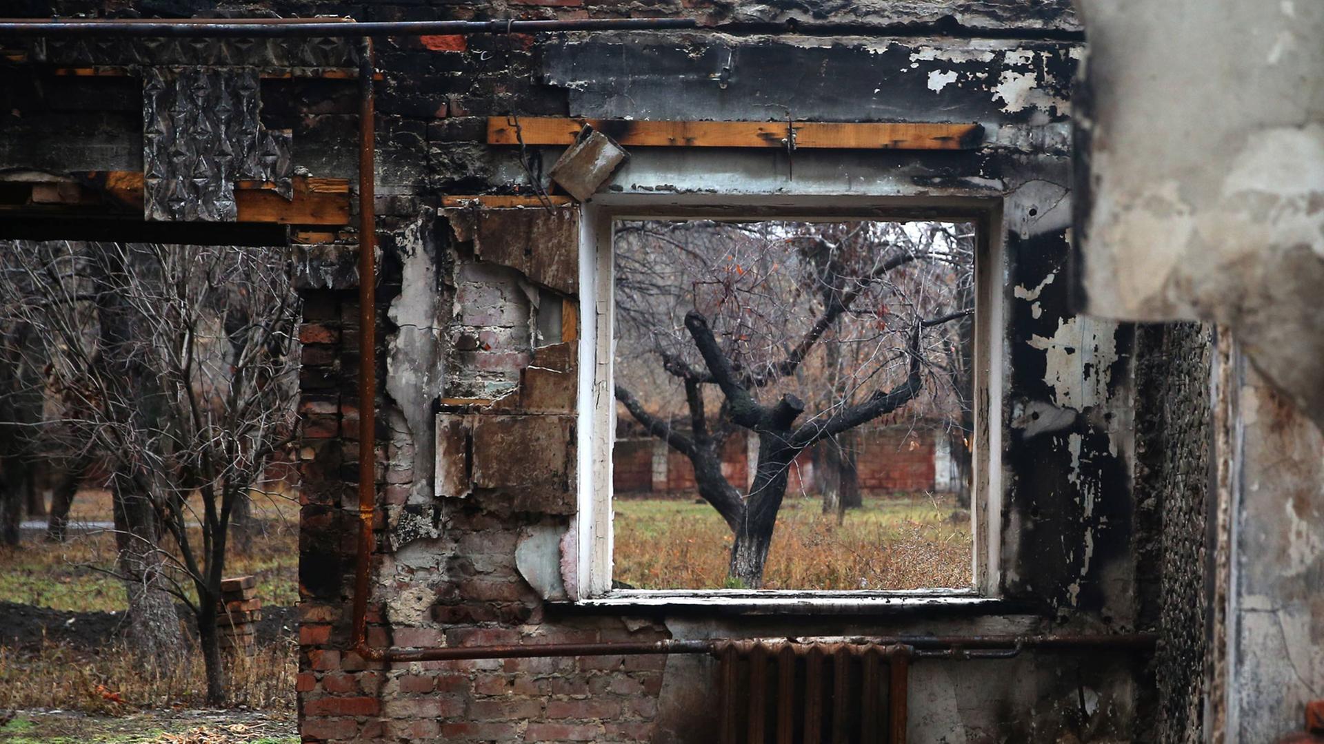 Ein zerstörtes Haus in der Ost-Ukraine.