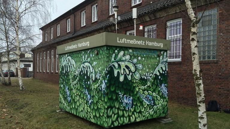 Eine Luftmessstation im Hamburger Hafen. Eine Luftmessstation im Hamburger Hafen.