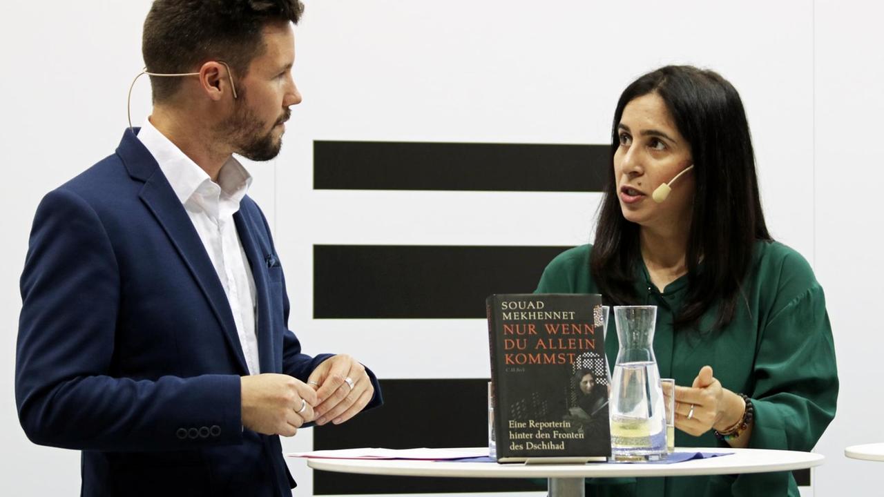 Die Reporterin Souad Mekhennet im Gespräch mit Christian Rabhansl Die Reporterin Souad Mekhennet im Gespräch mit Christian Rabhansl