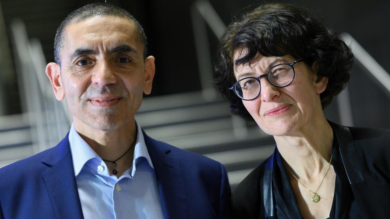 Ugur Sahin und seine Frau Özlem Türeci, die Gründer des Mainzer Corona-Impfstoff-Entwicklers Biontech. Ugur Sahin und seine Frau Özlem Türeci, die Gründer des Mainzer Corona-Impfstoff-Entwicklers Biontech.