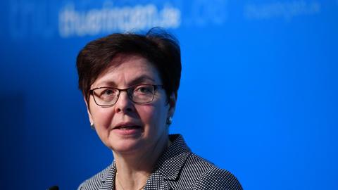 Thüringens Finanzministerin Heike Taubert von der SPD bei einer Pressekonferenz.
