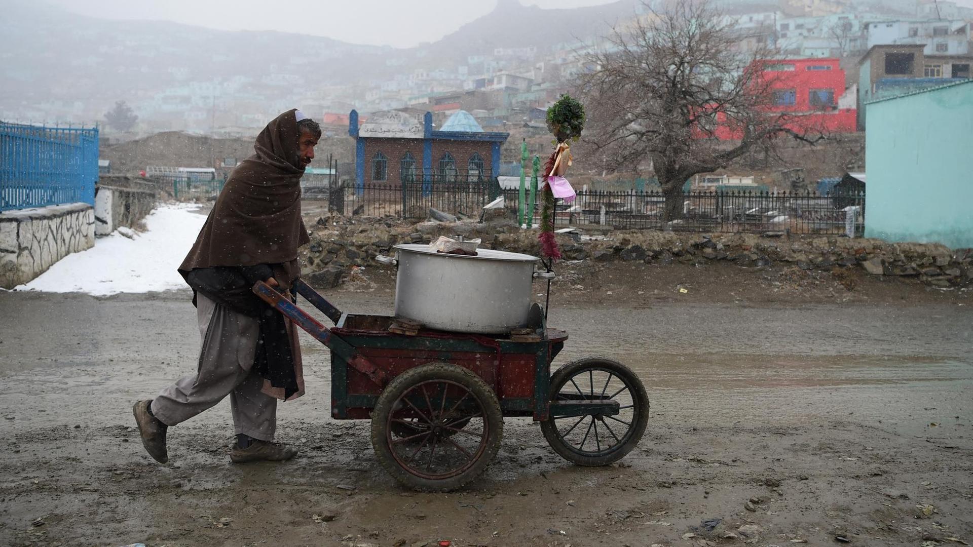 Straßenverkäufer in der Nähe von Kabul in Afghanistan Straßenverkäufer in der Nähe von Kabul in Afghanistan