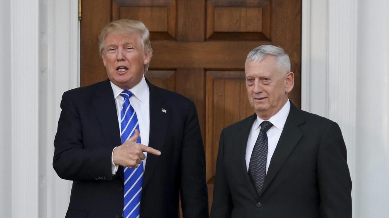 Donald Trump und James Mattis nach ihrem Treffen am 19. November, Donald Trump und James Mattis nach ihrem Treffen am 19. November,