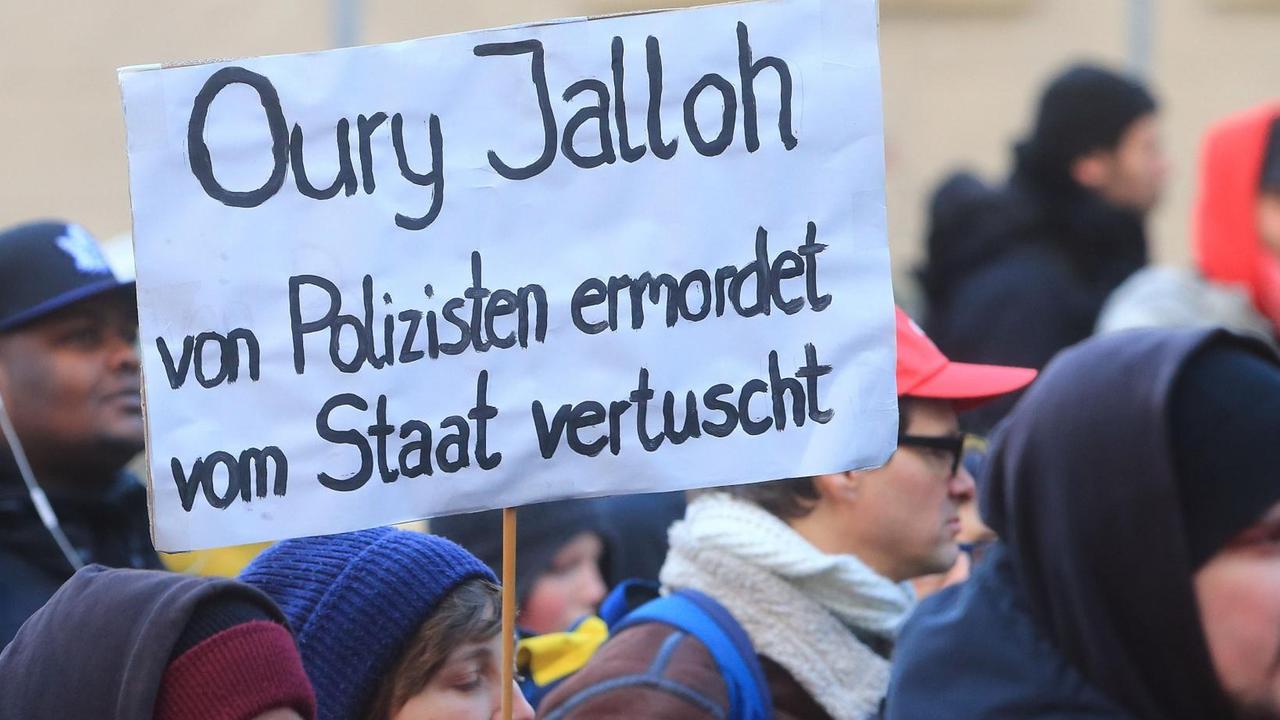 Fall Oury Jalloh Vor Einstellung - Initiative Wirft Behörden ...