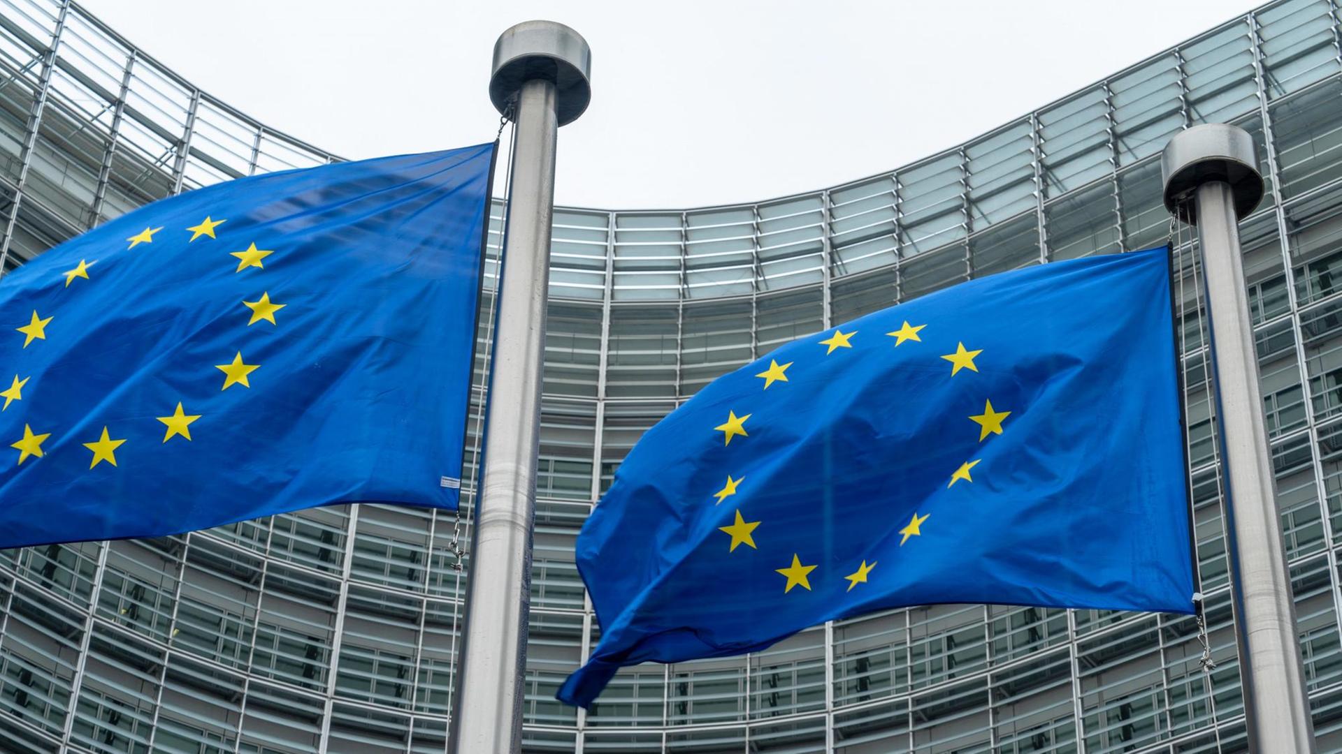 Europaflaggen vor der Europäischen Kommission in Brüssel Europaflaggen vor der Europäischen Kommission in Brüssel