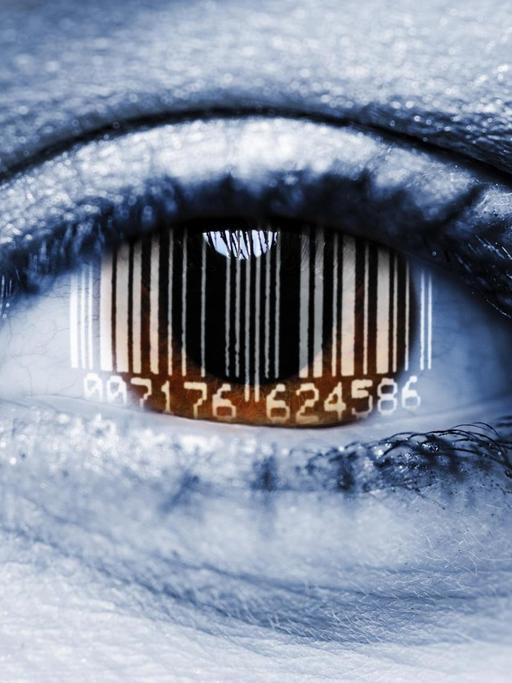 Ein Barcode spiegelt sich in einem Auge