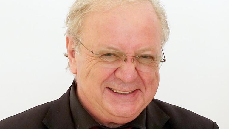 Der Journalist und Dokumentarfilmer Osman Okkan Der Journalist und Dokumentarfilmer Osman Okkan