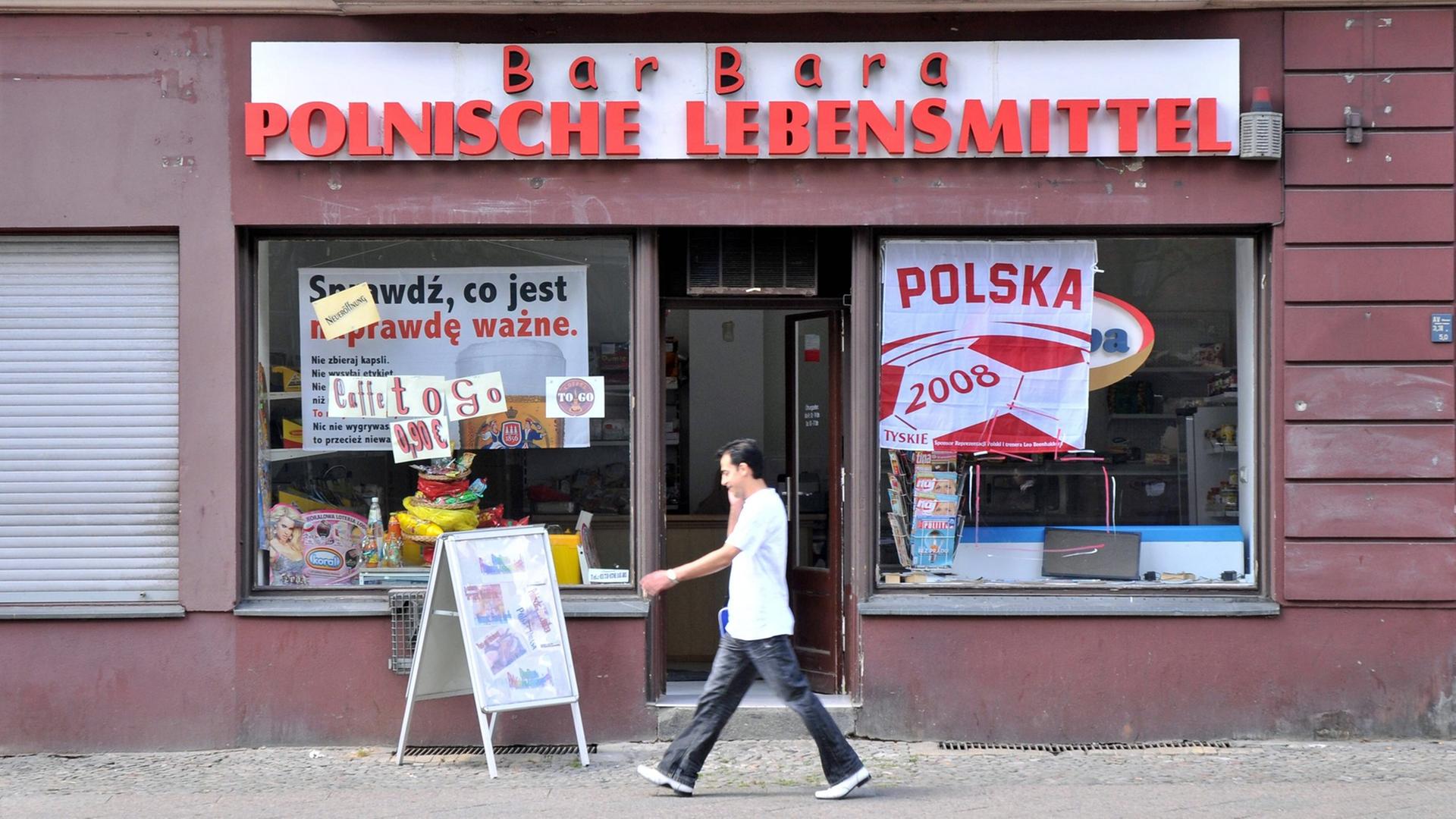Über einem Laden in Berlin steht "Bar Bara - Polnische lebensmittel".