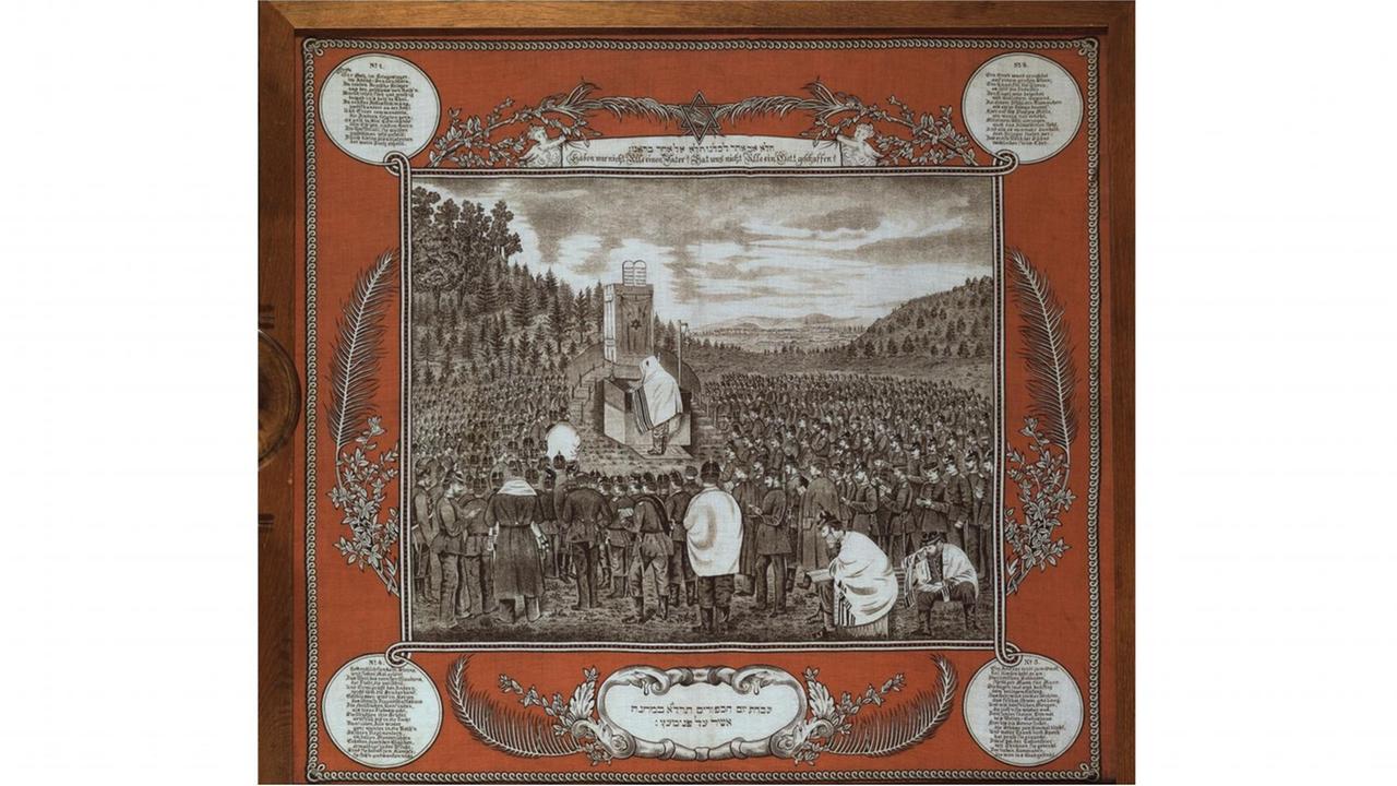 Religion / Jüdische Religion. - Im Deutsch-Französischen Krieg 1870/71: Preußische Soldaten jüdischen Glaubens bei einem Feldgottesdienst zum Versöhnungstag Jom Kippur vor Metz am 6. Oktober 1870. - Anonym, nach 1870. Druck auf Tuch, 64,5 x 68 cm. Rastatt, Wehrgeschichtliches Museum. Religion / Jüdische Religion. - Im Deutsch-Französischen Krieg 1870/71: Preußische Soldaten jüdischen Glaubens bei einem Feldgottesdienst zum Versöhnungstag Jom Kippur vor Metz am 6. Oktober 1870. - Anonym, nach 1870. Druck auf Tuch, 64,5 x 68 cm. Rastatt, Wehrgeschichtliches Museum.