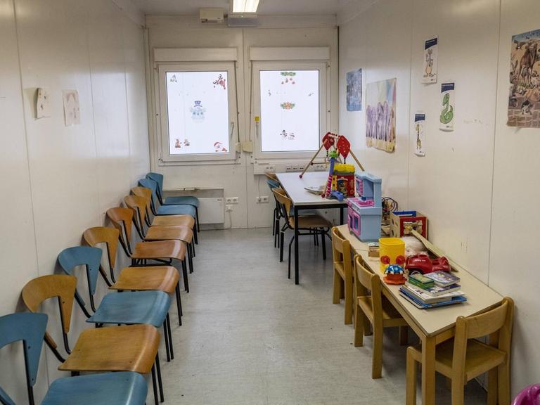 Wartezimmer für medizinische Untersuchung im Anker-Zentrum der Landesdirektion Sachsen in Dresden
