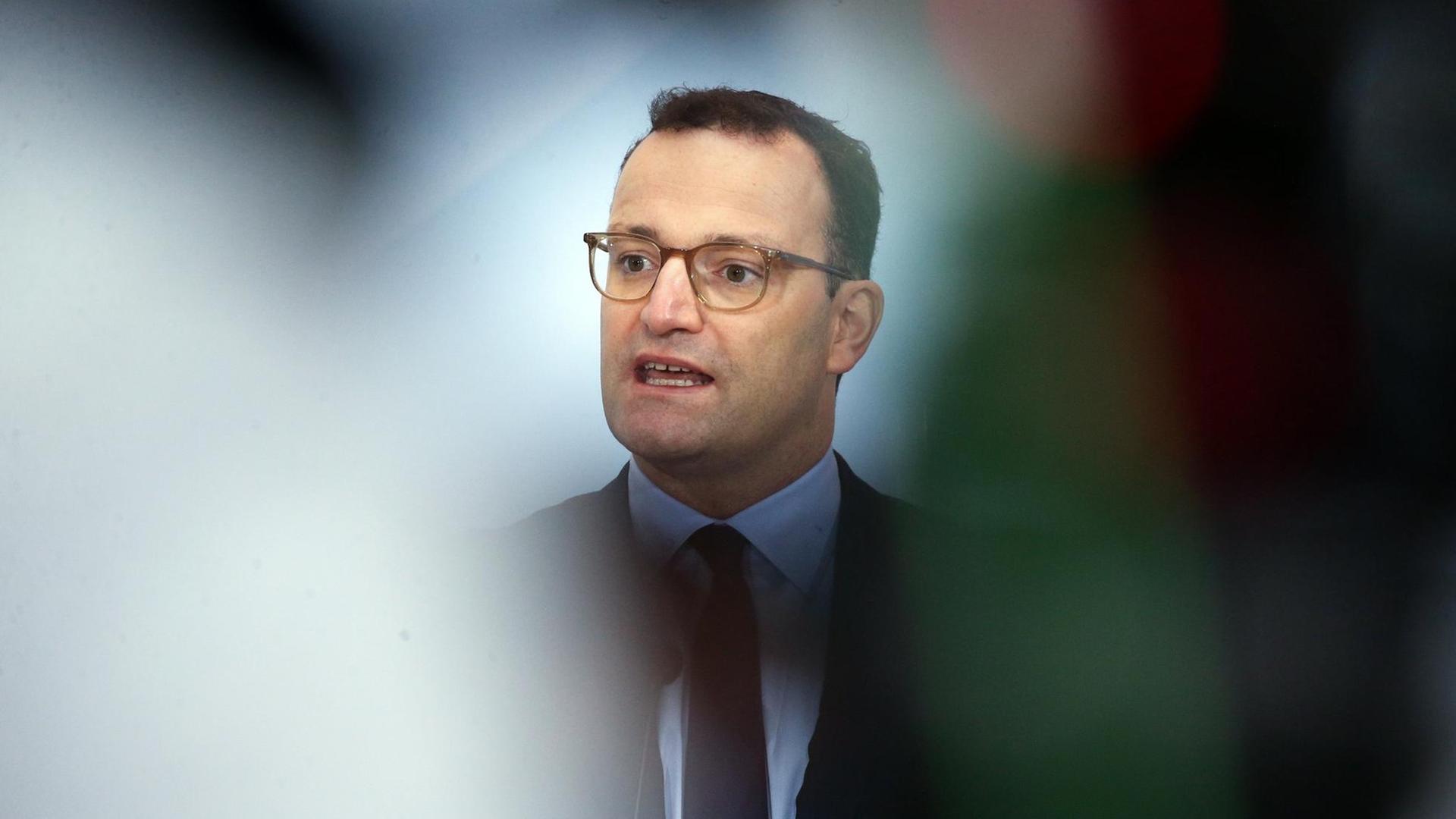 Bundesgesundheitsminister Jens Spahn spricht auf einer Pressekonferenz. Bundesgesundheitsminister Jens Spahn spricht auf einer Pressekonferenz.