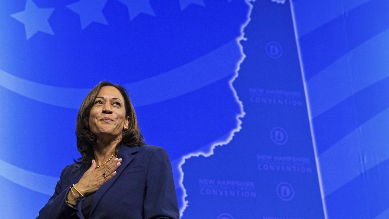 Senatorin Kamala Harris auf der Bühne. Senatorin Kamala Harris auf der Bühne.