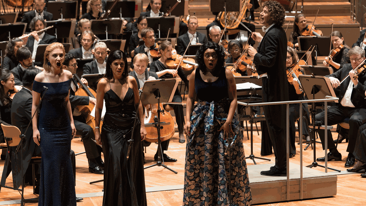Alyona Abramova, Anna Pennisi, Noluvuyiso Mpofu, Robin Ticciati und das DSO Berlin bei einer konzertanten Aufführung der Oper "Rusalka" in der Philharmonie Berlin am 19.9.2019 Alyona Abramova, Anna Pennisi, Noluvuyiso Mpofu, Robin Ticciati und das DSO Berlin bei einer konzertanten Aufführung der Oper "Rusalka" in der Philharmonie Berlin am 19.9.2019